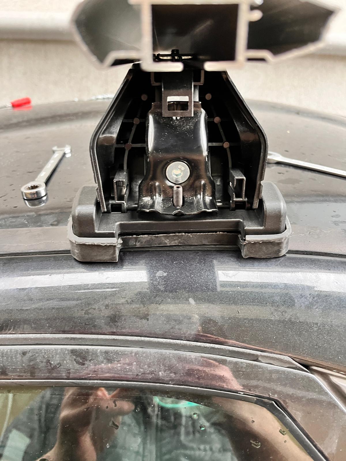 For Volvo S40 Sedan Roof Rack System Carrier Cross Bars Aluminum Lockable High Quality of Metal Bracket Silver For Volvo S40 Sedan Roof Rack System Carrier Cross Bars Aluminum Lockable High Quality of Metal Bracket Silver